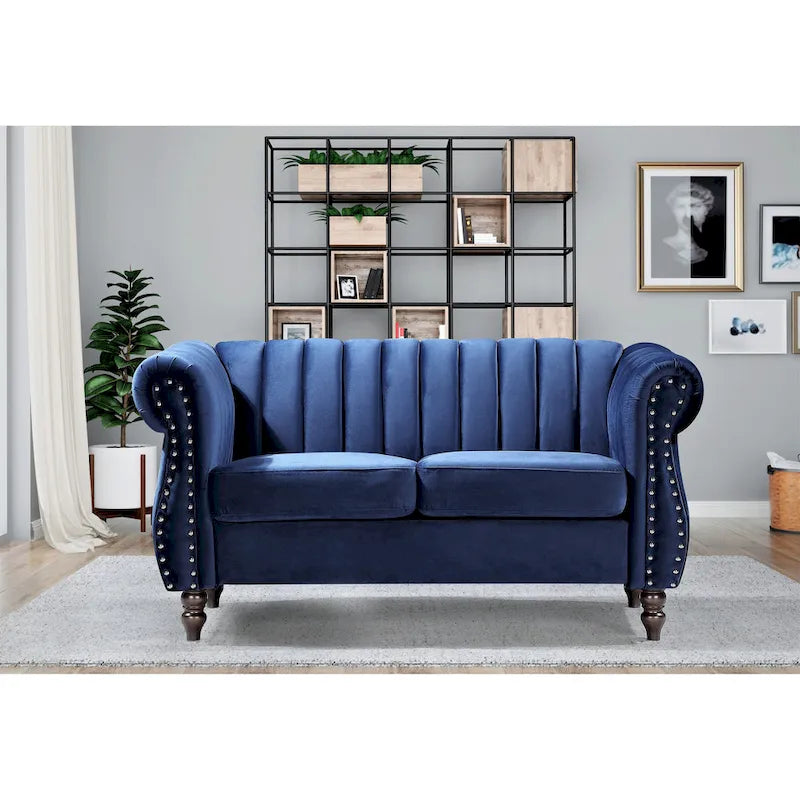 Samt-Loveseat im Chesterfield-Stil mit gerollten Armlehnen und Nagelkopfdetails