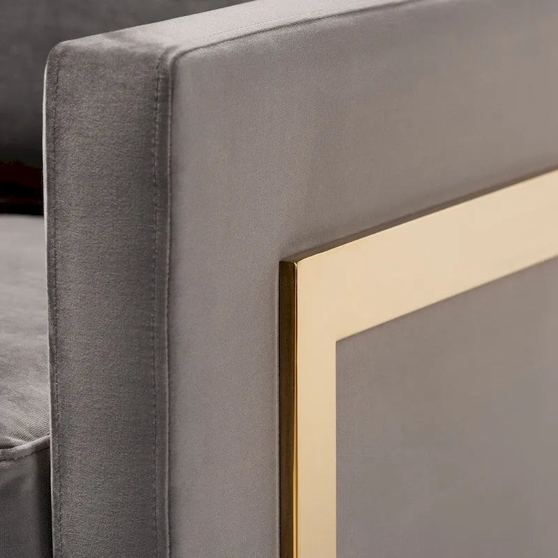 Poltrona de tecido de veludo glamoroso com estrutura em aço inoxidável e acabamento dourado