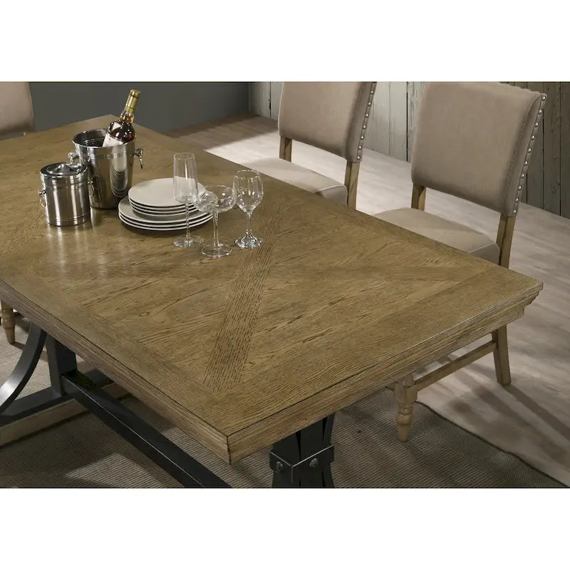 Hoher Tisch in Tresenhöhe mit Treibholz-Finish und Nagelkopfdetails