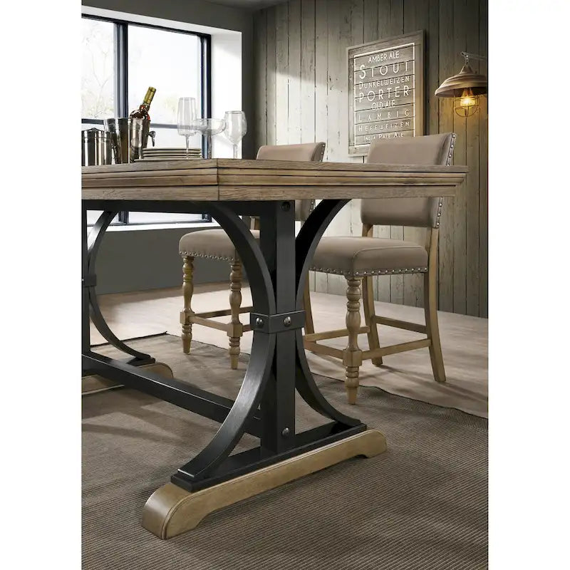 Hoher Tisch in Tresenhöhe mit Treibholz-Finish und Nagelkopfdetails