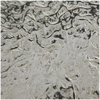 Schmaler geometrischer Beistelltisch aus strukturiertem Aluminium - Silber, Gold oder Grau