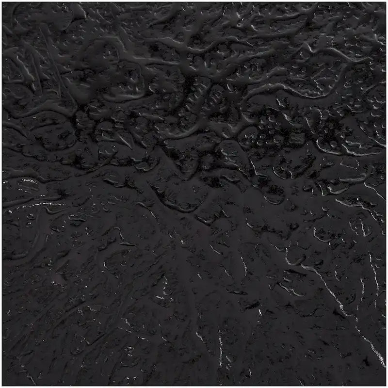Schmaler geometrischer Beistelltisch aus strukturiertem Aluminium - Silber, Gold oder Grau